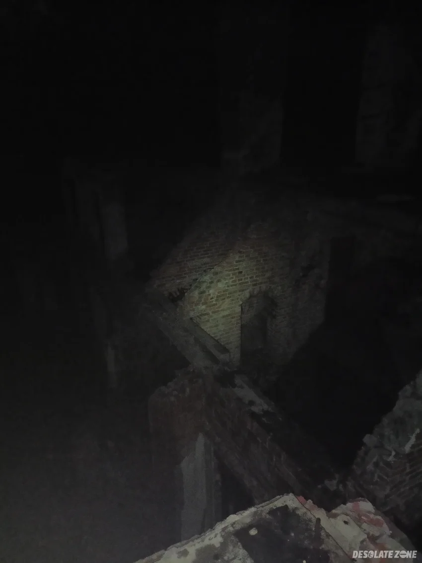 Porzucona nieskończona budowla - czarna k/ wołomina - zdjęcie 1/4