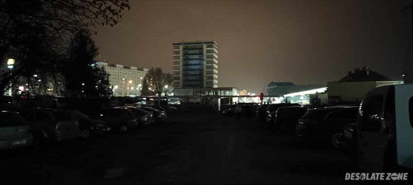 Opuszczony biurowiec i dworzec p k s