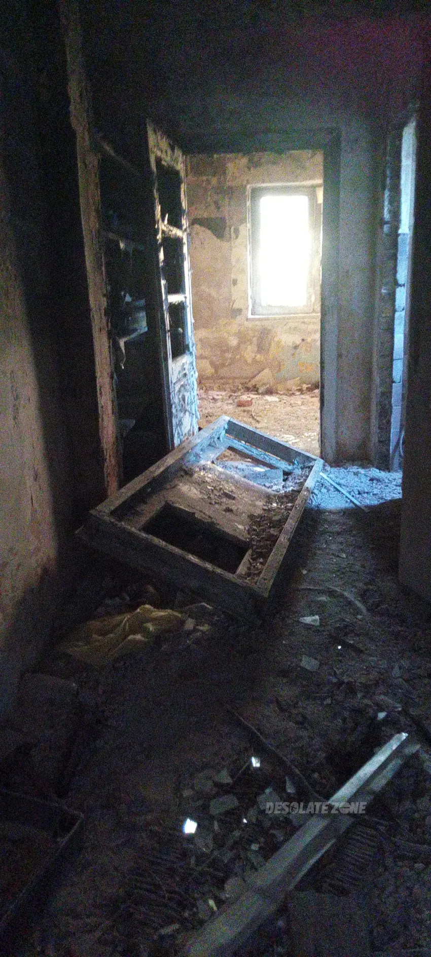 Dwupiętrowy opuszczony dom w trzebini na osiedlu widokowym - photo 1/7