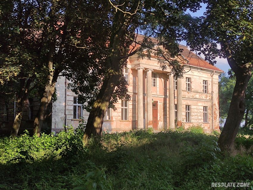 Pałac kazimierza nieżychowskiego.