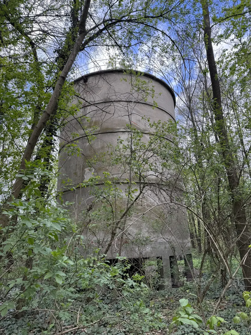 Opuszczone budynki - zdjęcie 1/4