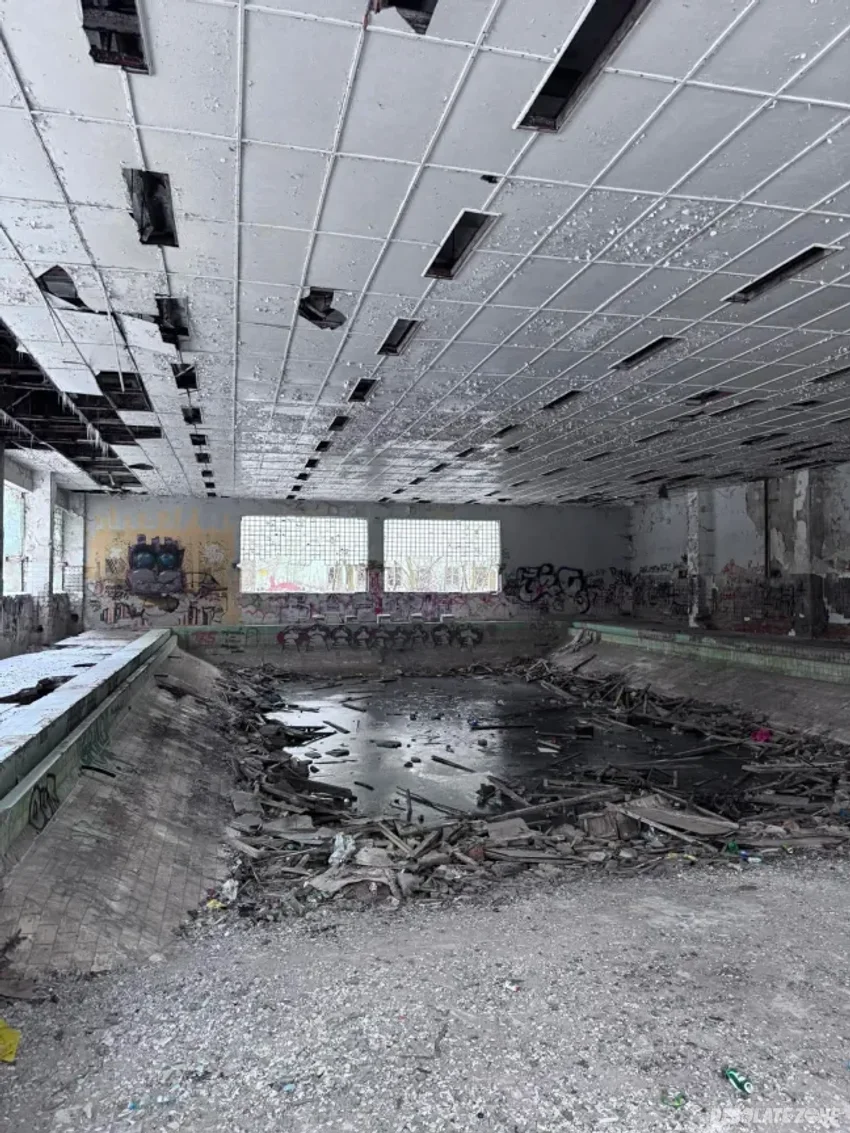 Opuszczony w i e l k i s z p i t a l rosyjski, legnica - photo 1/4