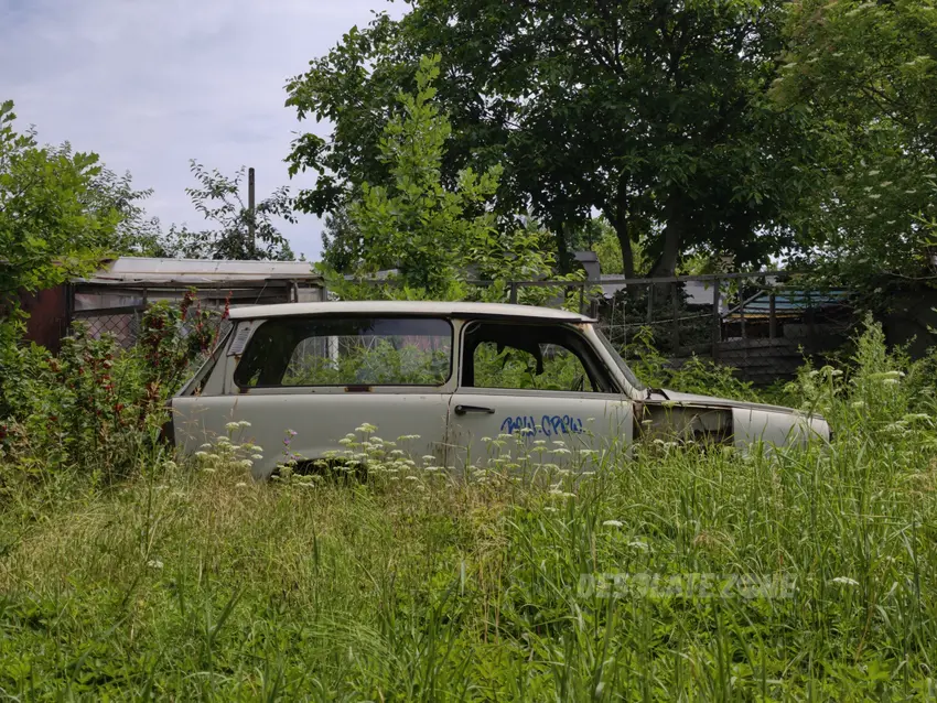Porzucony trabant - zdjęcie 1/4
