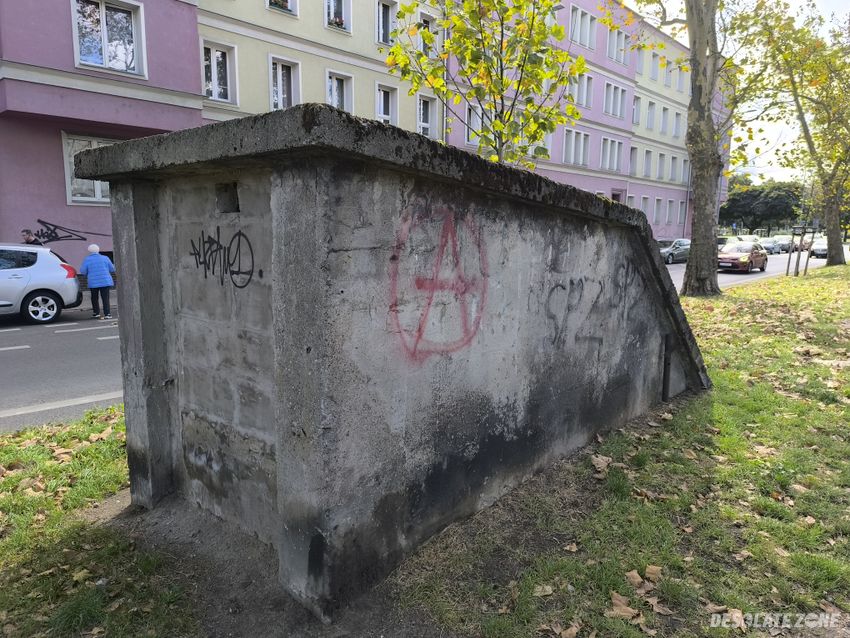 Schrony przy galerii turzyn.