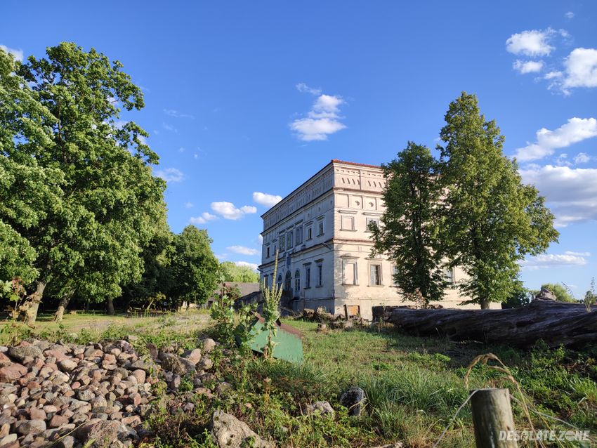 Zespół pałacowo-obronny, czemierniki