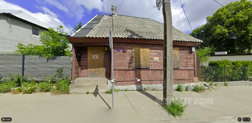 Opuszczony drewniany dom - zdjęcie 1/1