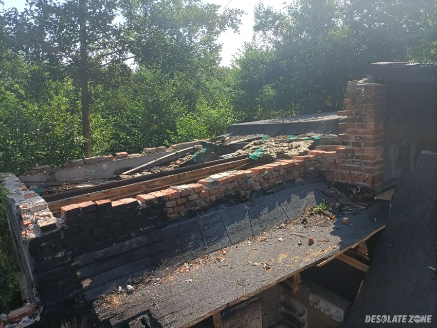 Duży dom po pożarze