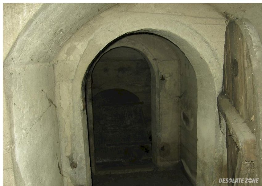 Schron przeciwlotniczy, gniezno