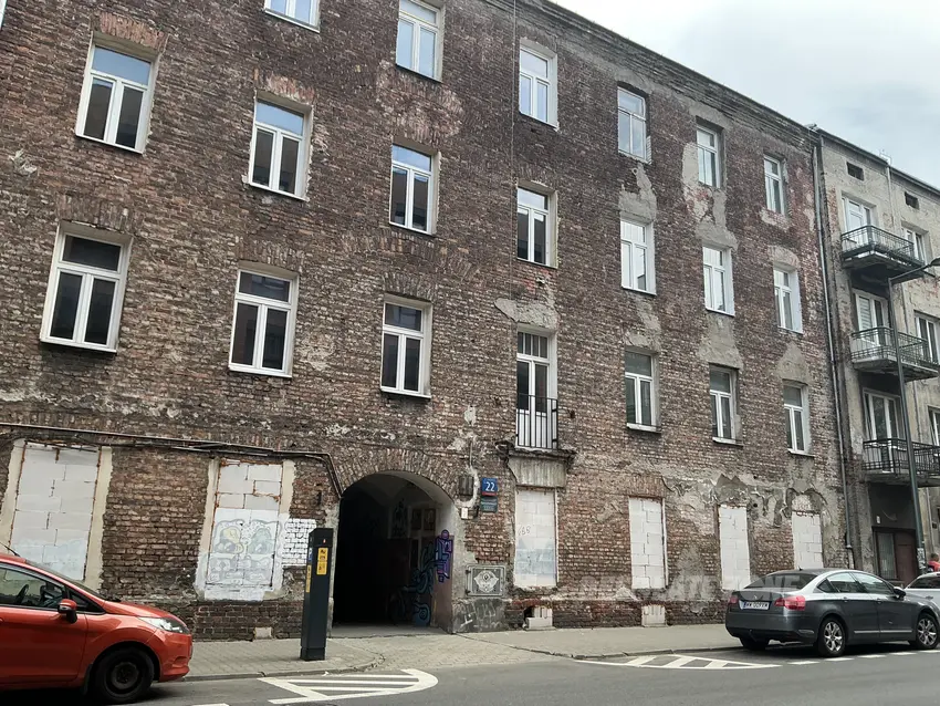 Opuszczona kamienica - zdjęcie 1/4