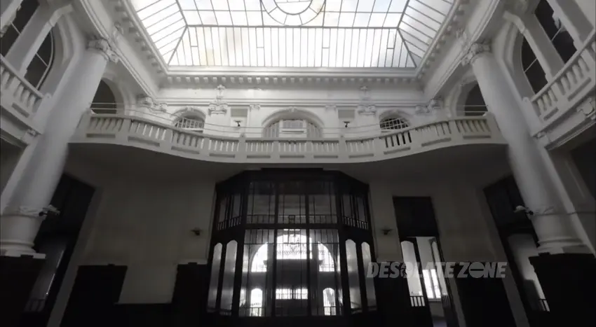 Opuszczony bank - photo 1/5
