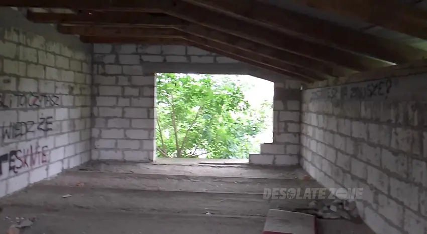 Niedokończony dom - zdjęcie 1/3