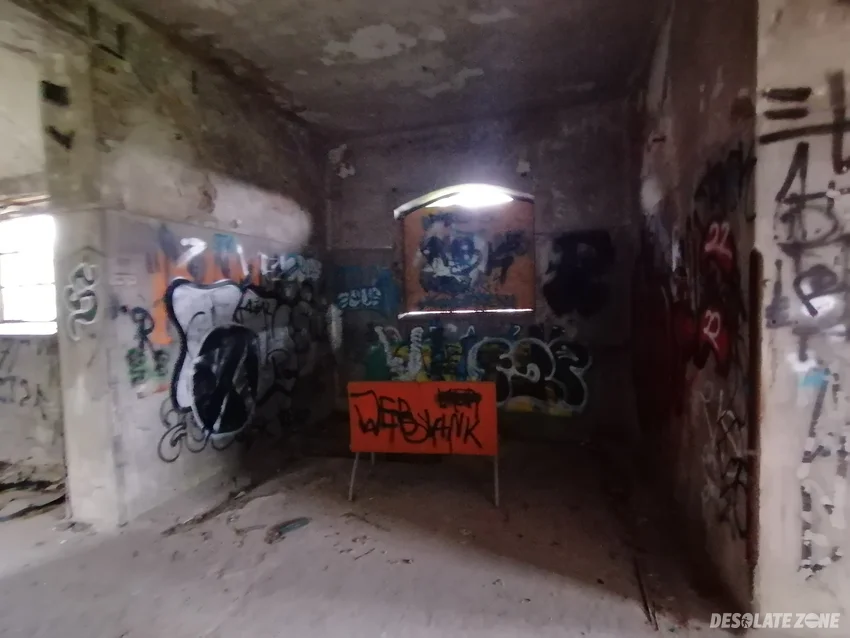 Opuszczony folwark zwierzęcy