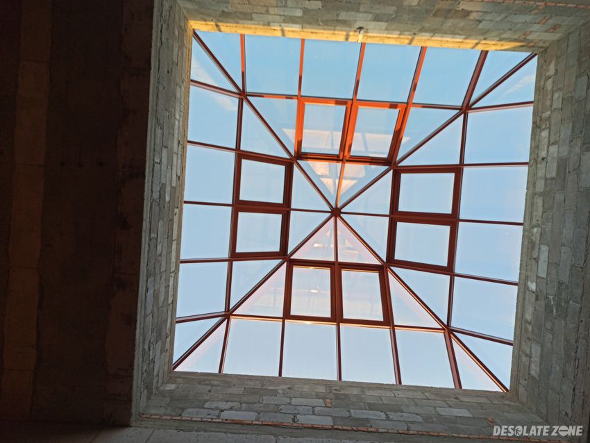 Niedokończony pałacyk