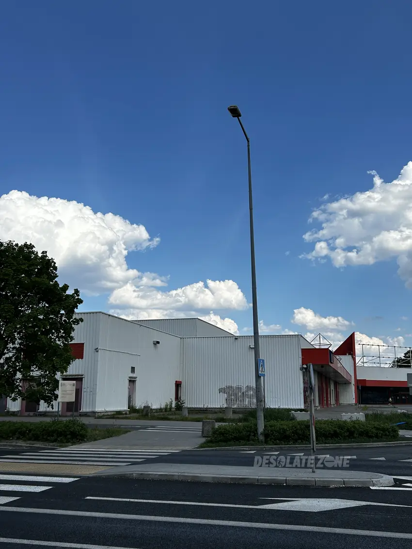 Opuszczone tesco - zdjęcie 1/1