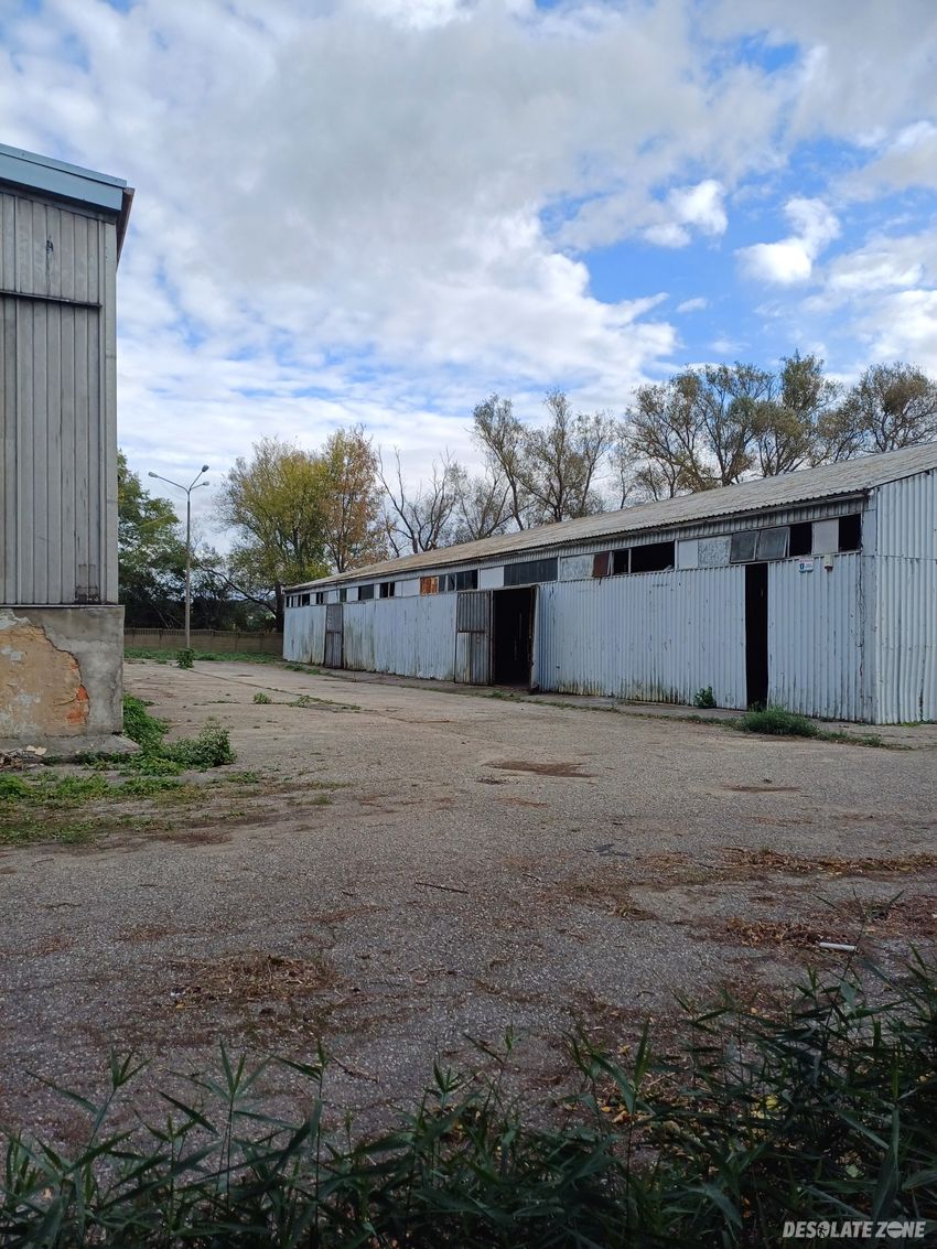 Opuszczone hangary/hale