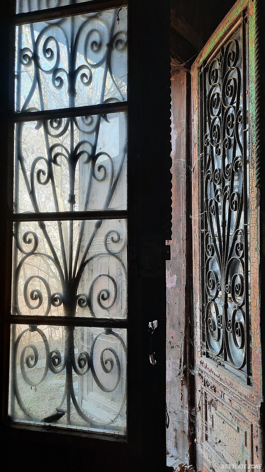 Pałac w trawnikach, trawniki