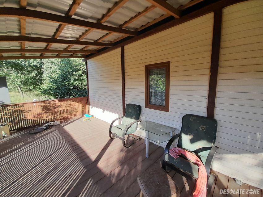 Opustoszała działka w środku niczego