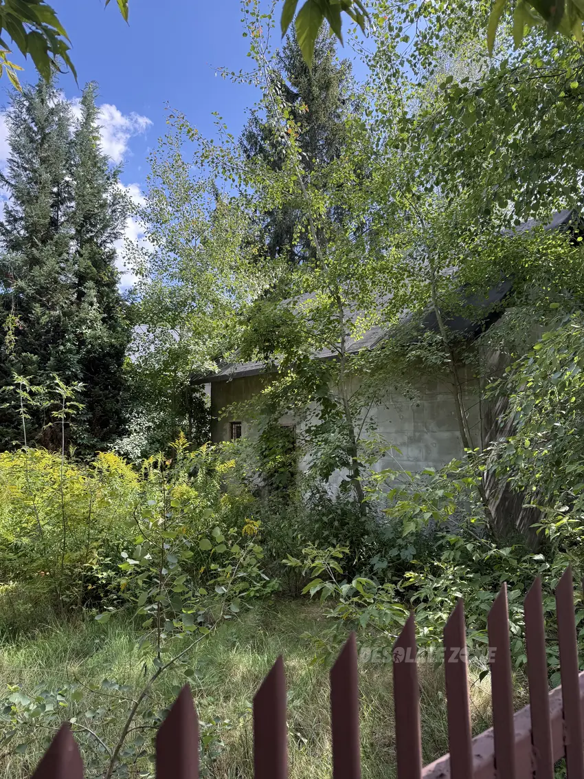 Opuszczony domek - zdjęcie 1/2