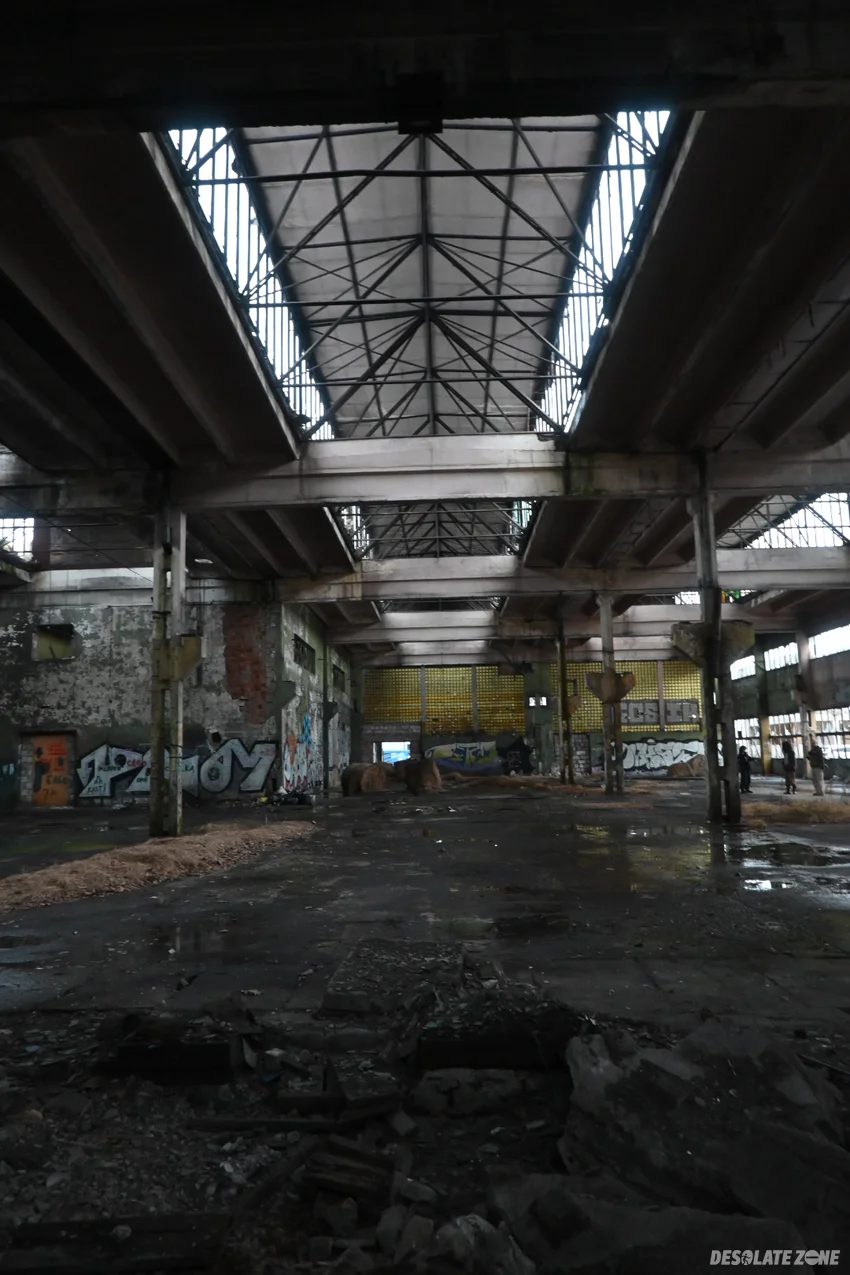 Opuszczona hala dawnych zakładów e d a