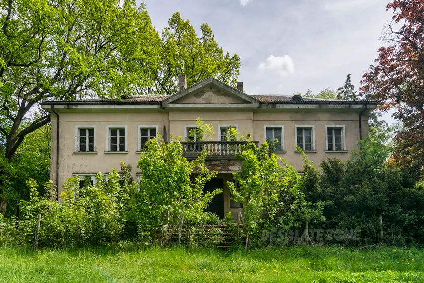 Opuszczony dwór/szkoła w cieślach, cieśle - photo 1/4