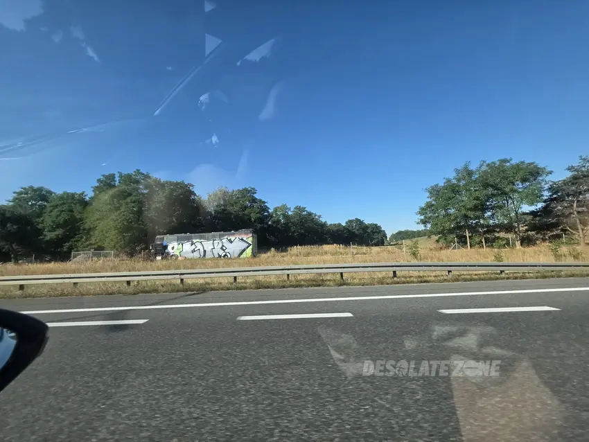 Opuszczony autokar p a r t y b u s - zdjęcie 1/1