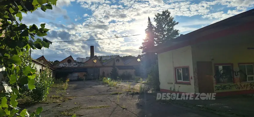 ( ? ) fabryka / stacja dla samochodów - zdjęcie 1/2