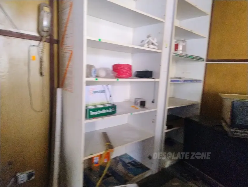 Opuszczony sklep spożywczy - zdjęcie 1/4