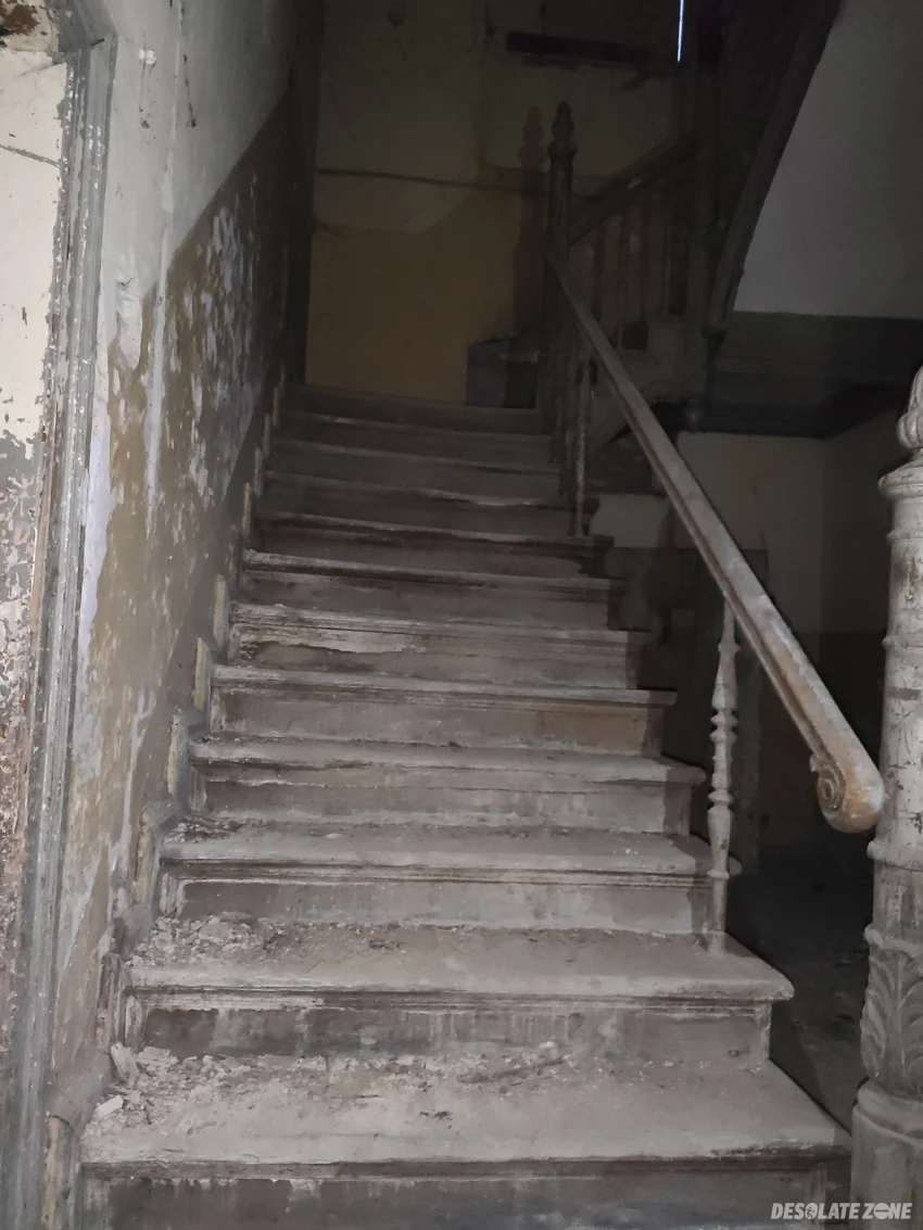 Opuszczony pałac, morasko - zdjęcie 1/4