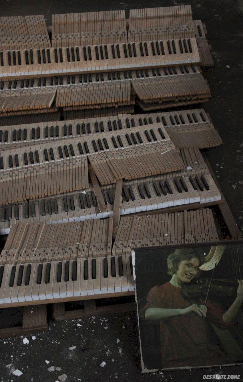 Legnicka fabryka fortepianów i pianin l f f p, legnica
