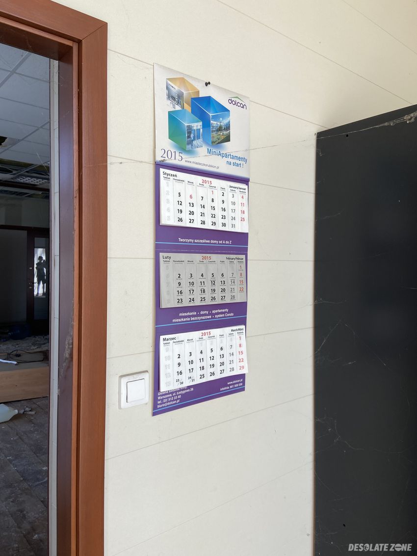 Opuszczone biuro sprzedaży mieszkań