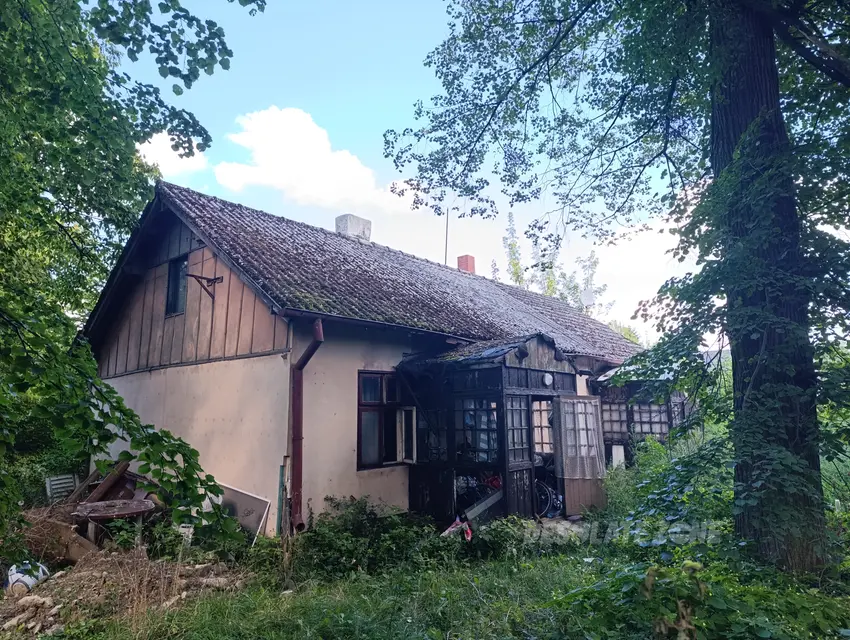 Opuszczony dom z bronią - zdjęcie 1/69