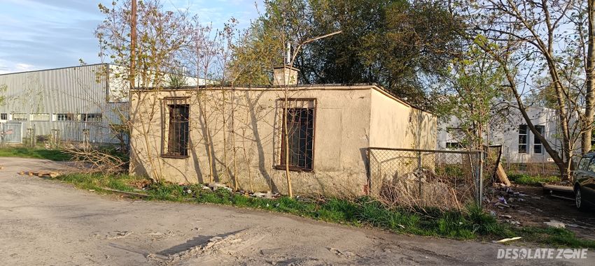 Opuszczony malutki budynek