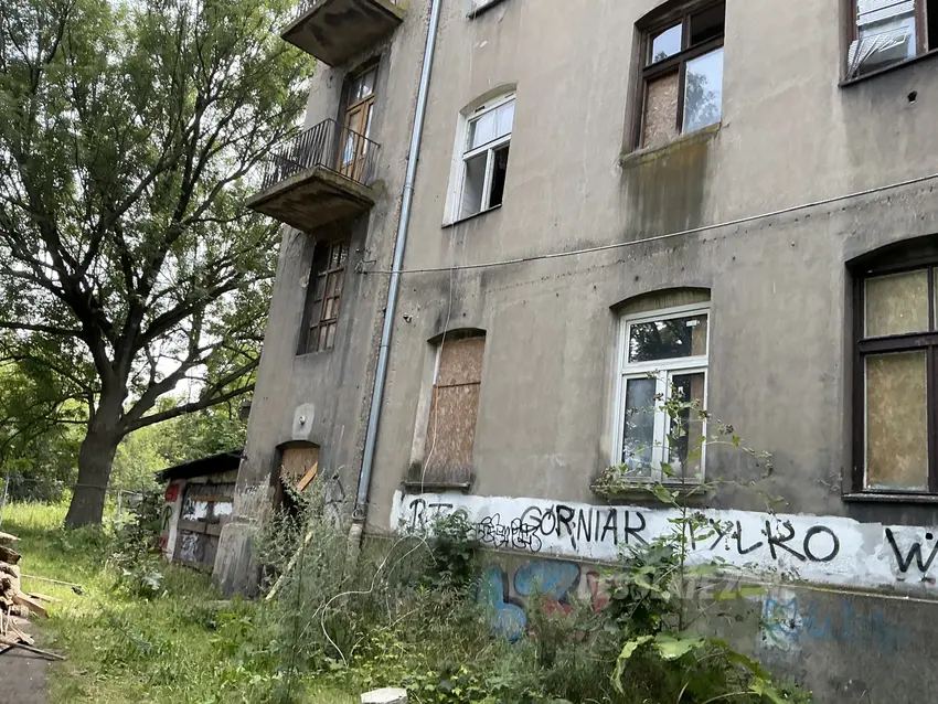 Opuszczona kamienica - zdjęcie 1/12