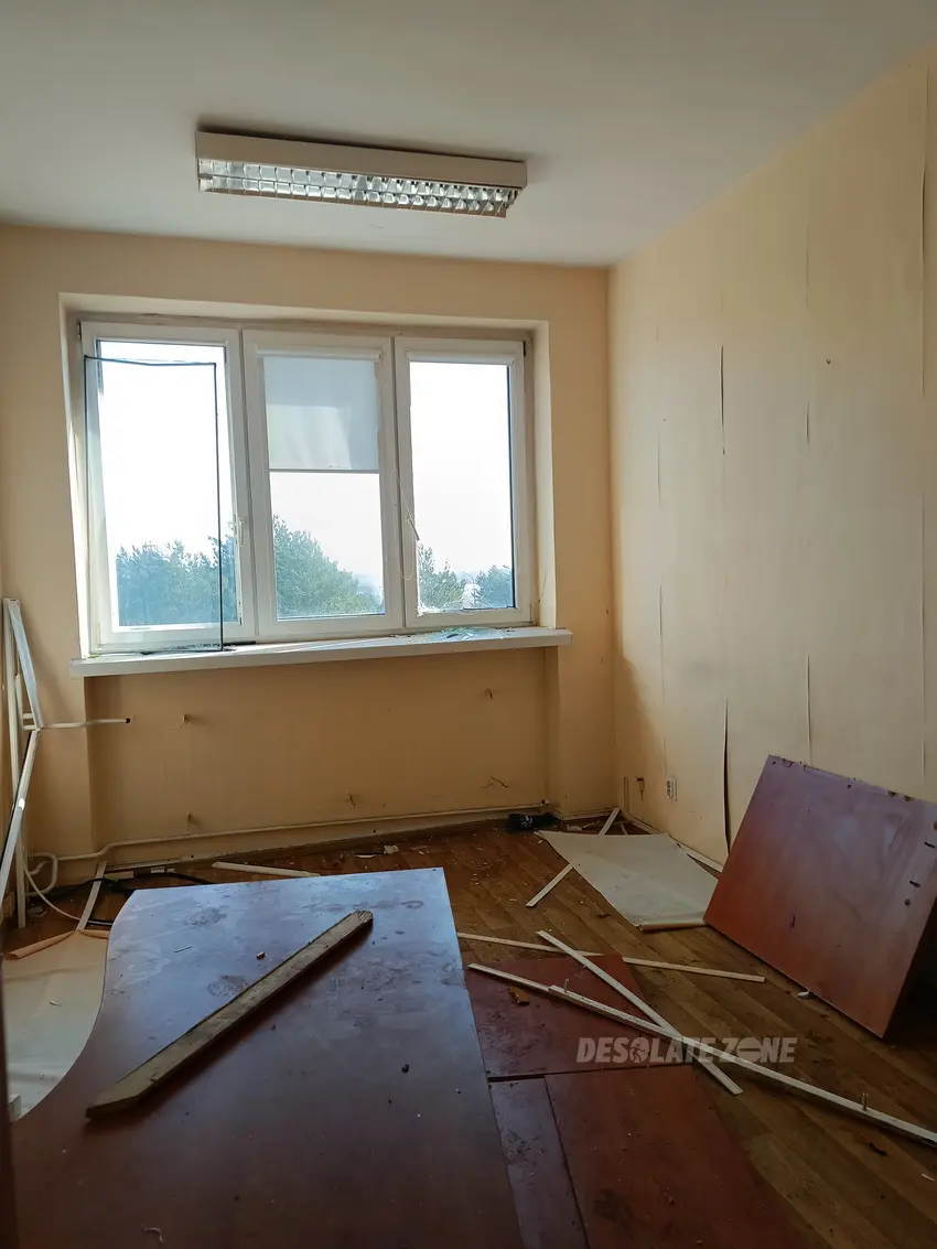 Opuszczone biuro - zdjęcie 1/4