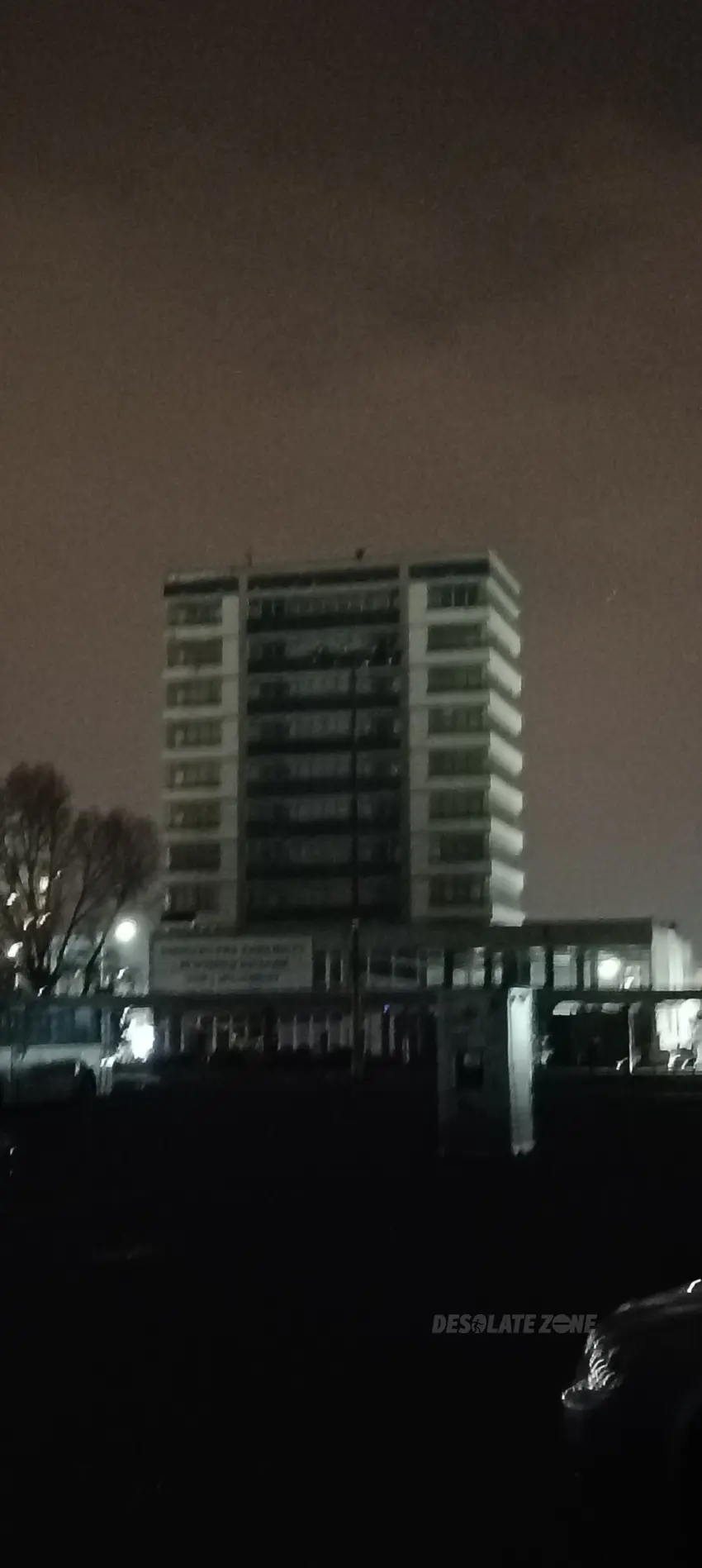 Opuszczony biurowiec i dworzec p k s - zdjęcie 1/4