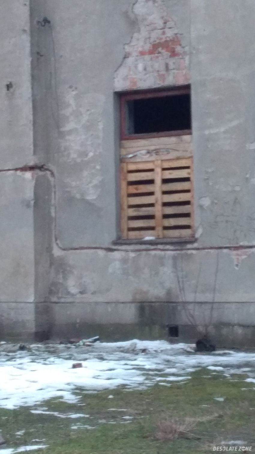 Opuszczona przedwojenna kamienica