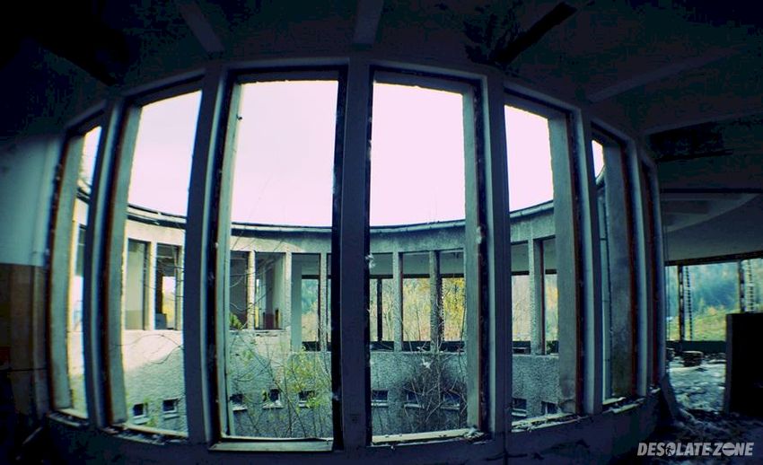 Opuszczona kuchnia/stołówka dla kuracjuszy, sosnówka