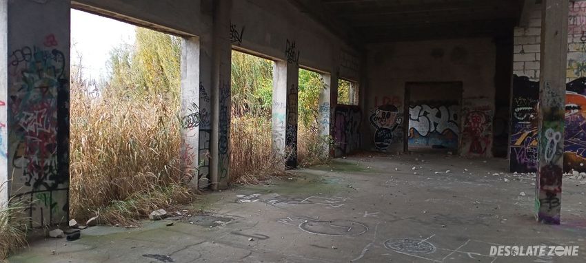 Ruiny i stary magazyn