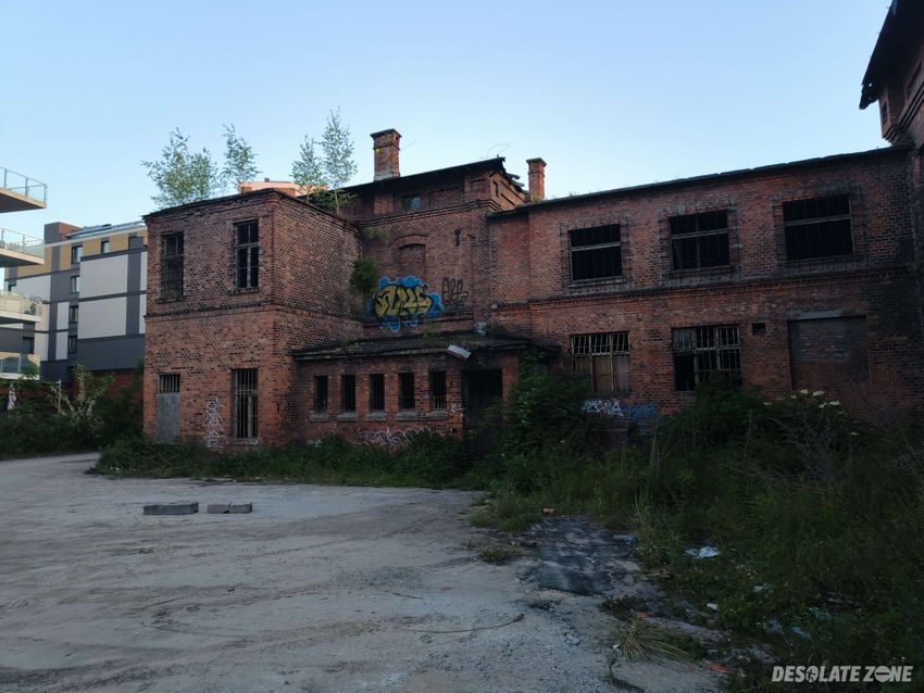 Opuszczona fabryka konserw i piekarnia