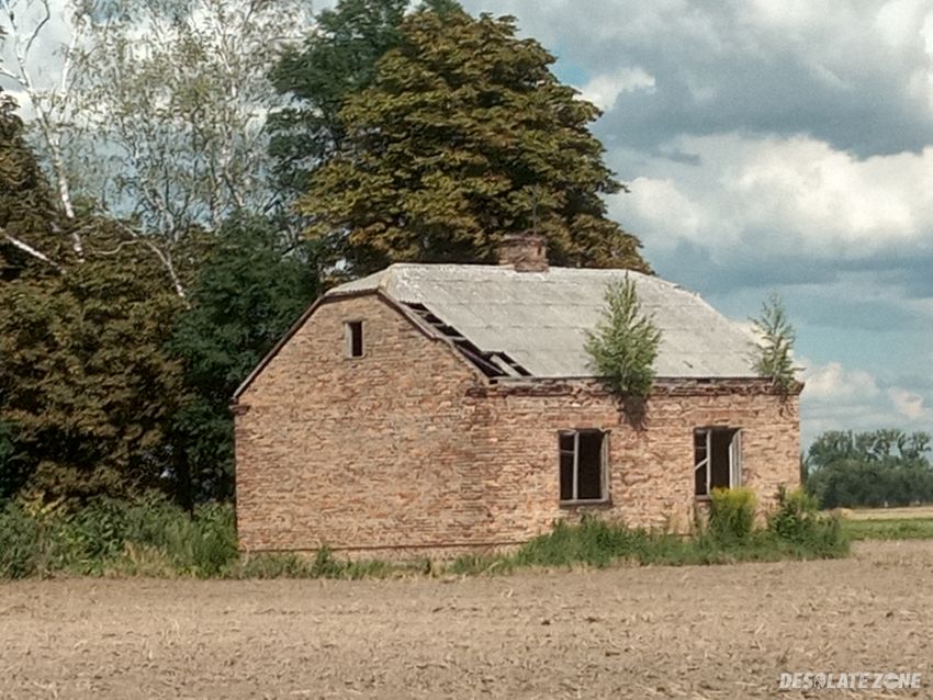 Opuszczone gospodarstwo, milęcin