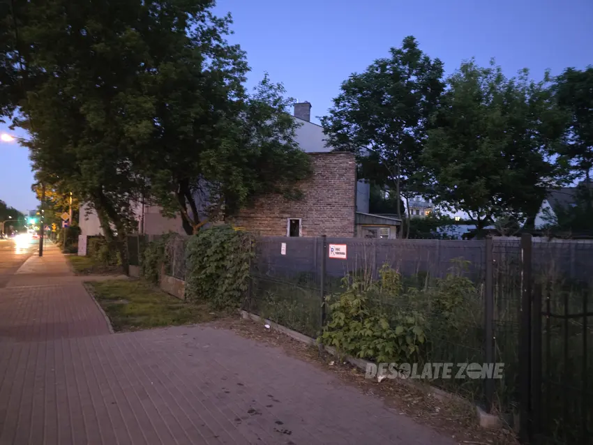 Mniejszy budynek - zdjęcie 1/1