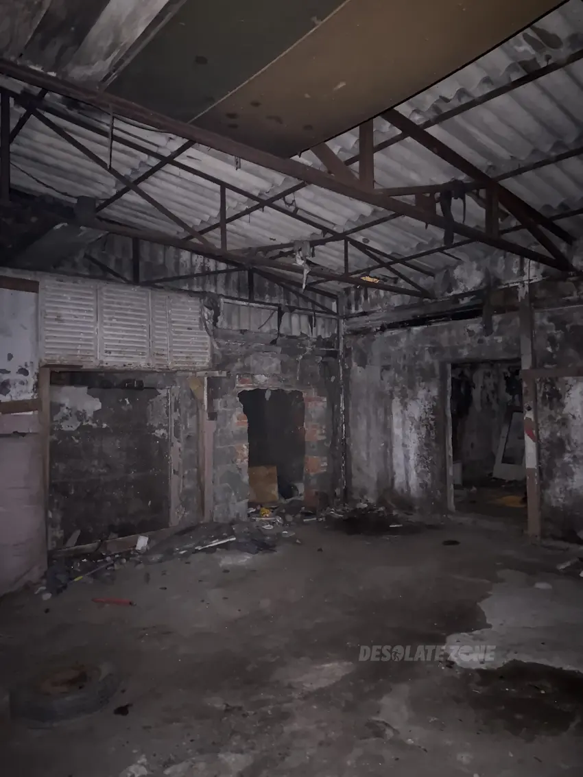 Opuszczony mechanik samochodowy - zdjęcie 1/4