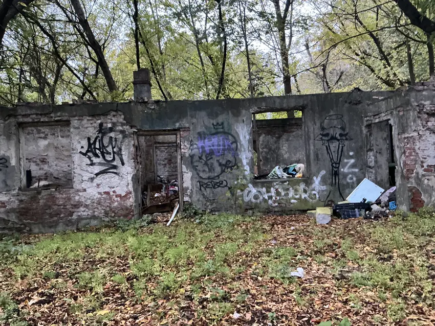Opuszczony Malutki Domek - zdjęcie 1/2