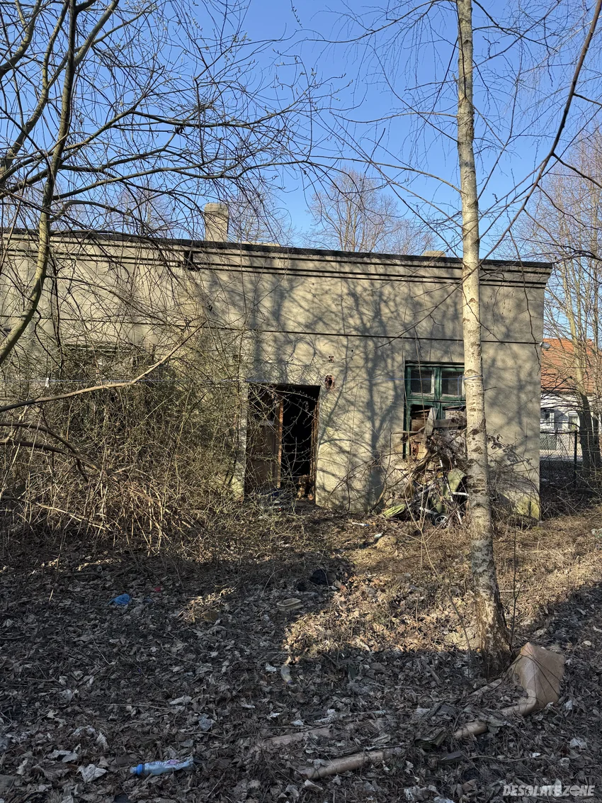 Opuszczony dom - zdjęcie 1/4