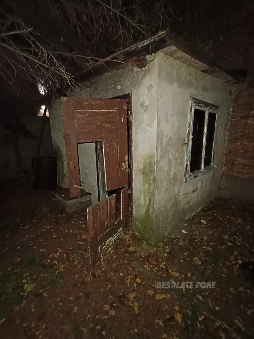 Opuszczona Komórka i podwórko. - zdjęcie 1/3