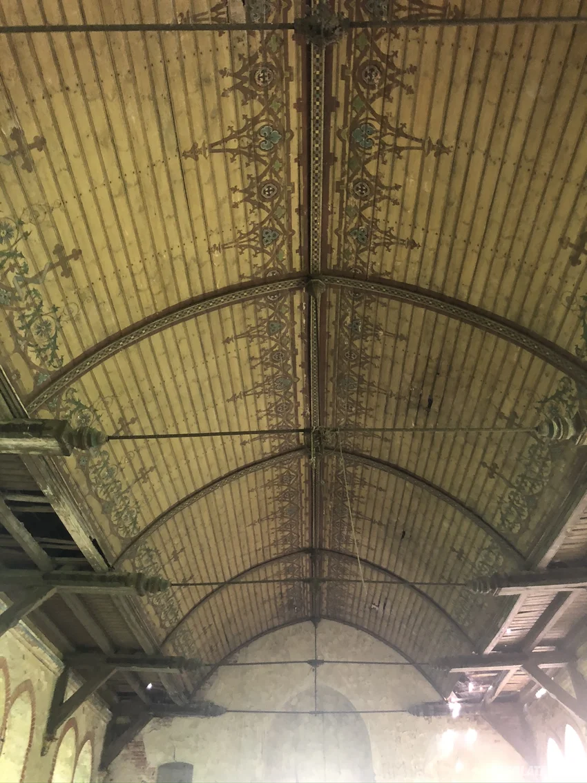 Opuszczony kościół ewangelicki, zrazim - zdjęcie 1/4