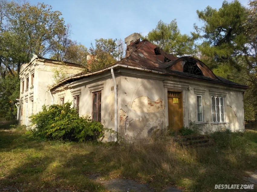 Dwór w kobielach wielkich + park