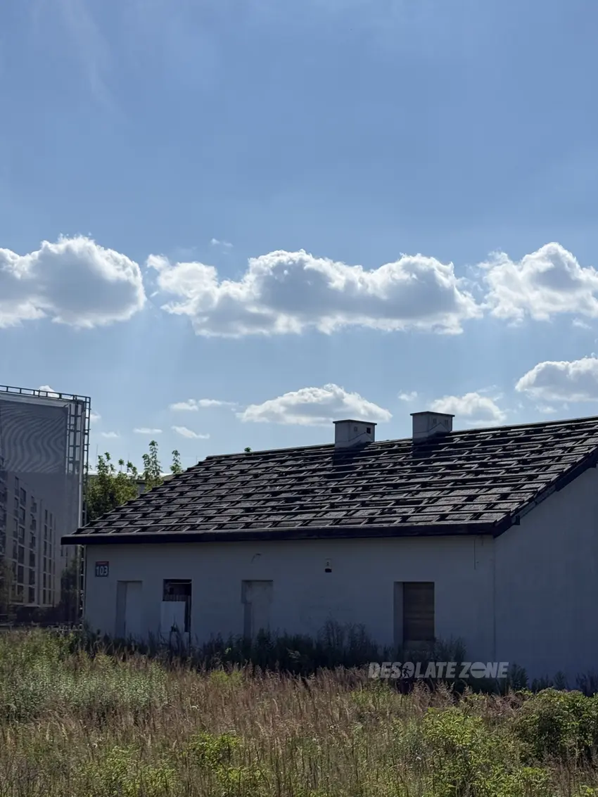 Opuszczony dom - zdjęcie 1/3