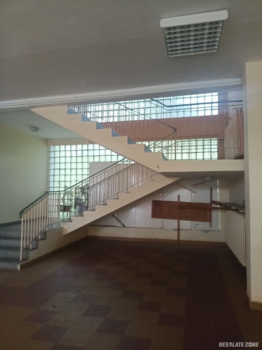 Opuszczona przychodnia rejonowa s z p z l o warszawa- ochota