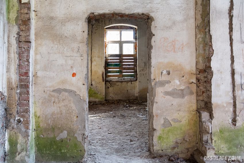 Dworek w kurcewie, kurcew